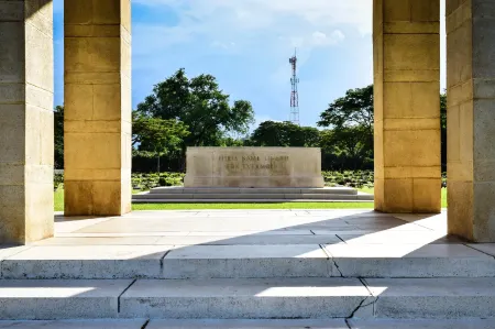 Raya Place Отели рядом с достопримечательностью «Chung Kai Allied War Cemetery»