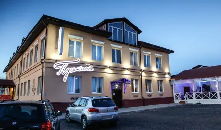 Пушкинъ Отели рядом с достопримечательностью «Церковь Успенья Богородицы с Пароменья»