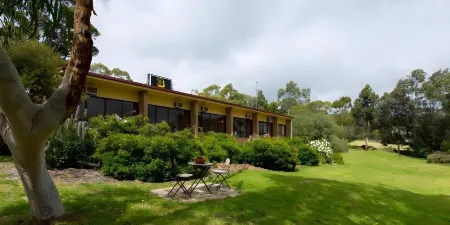 Bellbrae Motel Отели в г. Энглсея