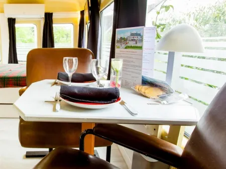 Hébergement Insolite Picasso Отели рядом с достопримечательностью «Kerhervy»