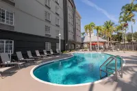 La Quinta Inn & Suites by Wyndham Miami Airport West - Pools