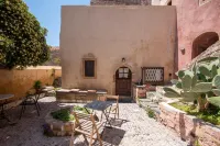 Goulas Traditional Guesthouse - Airport Shuttle