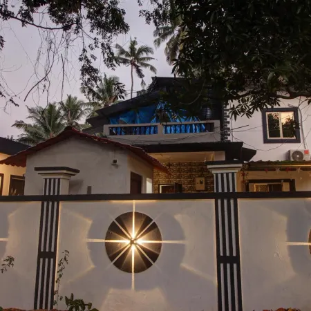 Shelly's Hideout Inn Отели в г. Салигао