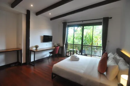 The Eight Ratvithi House