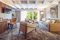 Nomad Luxury Suites - Pensions