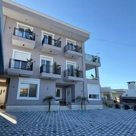 Maison Apartments