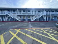 Hwy 59 Motel Laredo Medical Center - parking
