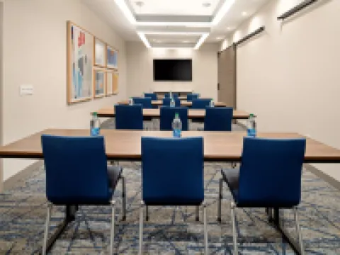 โรงแรม Holiday Inn Express & Suites Palm Desert - Millennium บาย IHG โรงแรมในปาล์มดีเซิร์ท