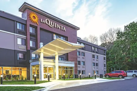 La Quinta Inn & Suites by Wyndham Columbia / Fort Meade Отели в г. Джессап