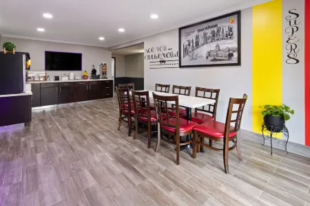 Super 8 by Wyndham Burnham/Lewistown Отели в г. Juniata County