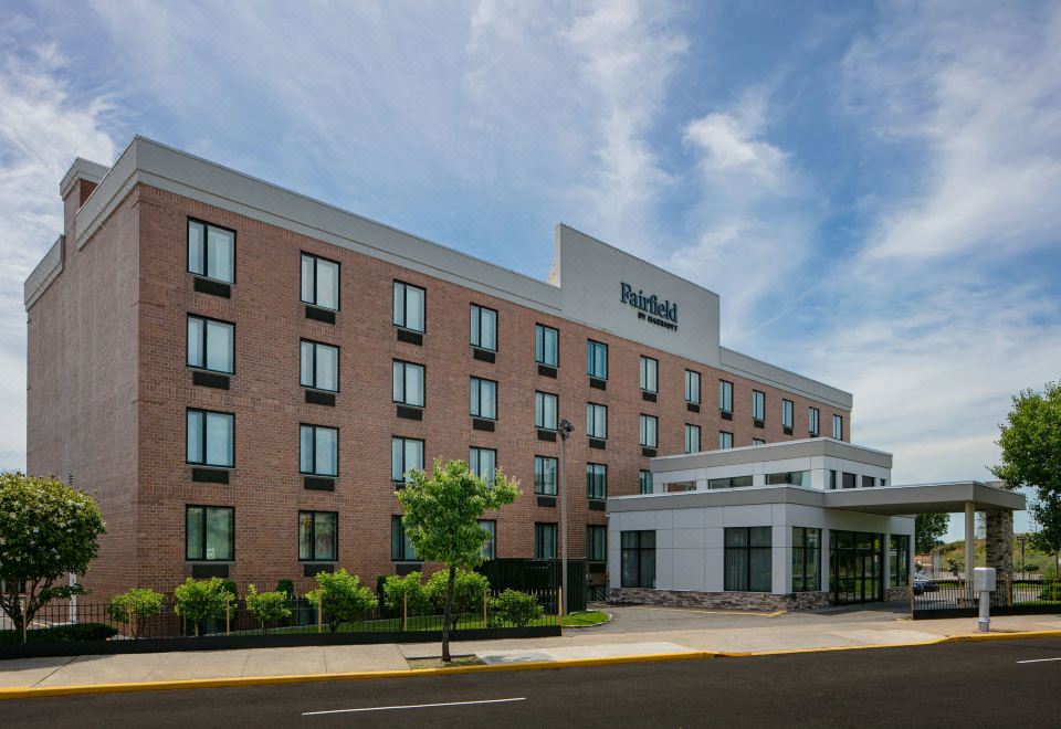 2. 페어필드 인 바..