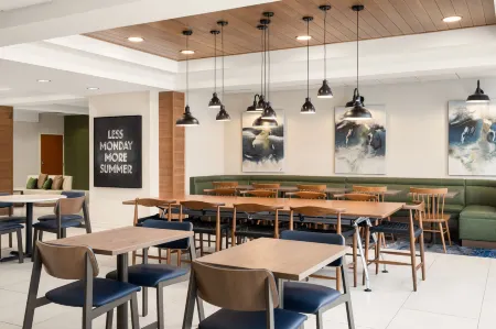 Fairfield Inn & Suites Jacksonville Beach Отели рядом с достопримечательностью «Jacksonville Fl Beach»