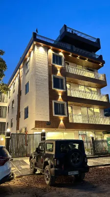 Raksha Suites & Banquet Greater Noida فنادق في غريتر نويدا