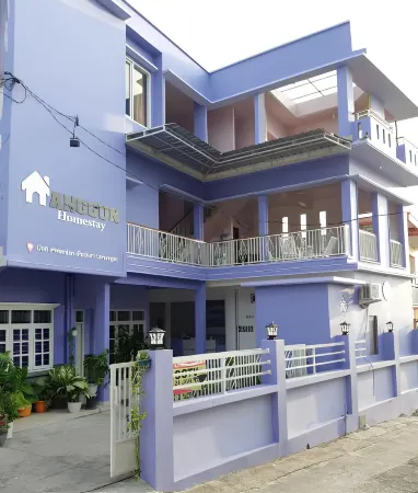 Anggun Homestay Syariah Lamongan Отели в г. Lamongan Regency