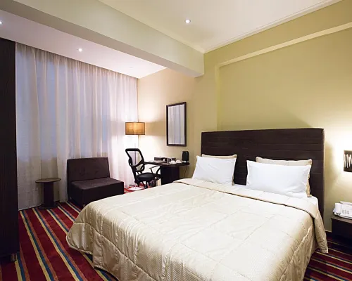 The J Hotel & Spa โรงแรมใกล้สวนสนุกเบรุตลูนาพาร์ค