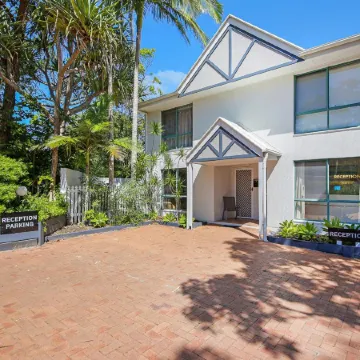 Chez Noosa Holiday Apartments Отели рядом с достопримечательностью «Торгово-развлекательный центр Noosa Junction»