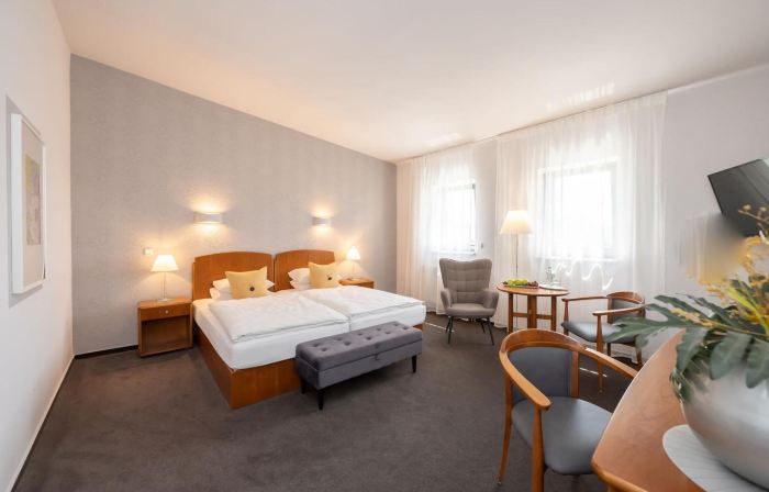 Hotel & Restaurant 