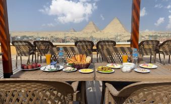 Celia Pyramids View Inn