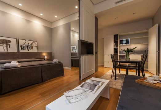 로마 야경과 호텔 외관