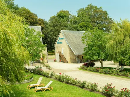 Hôtel le Manoir de Mathan Crépon à la Campagne 5 mn d'Arromanches et 10 mn de Bayeux Отели в г. Вьен-ан-Бессен