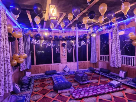 The Ice Blue Отели в г. Tosh