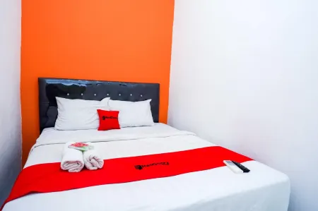 RedDoorz @ Kawasan Industri Candi Semarang Отели в г. Ngaliyan