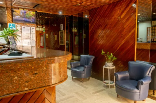 Hotel El Arroyo Отели рядом с достопримечательностью «Edificio Chataing»