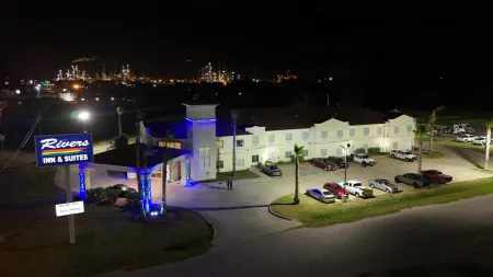 Rivers  Inn & Suites