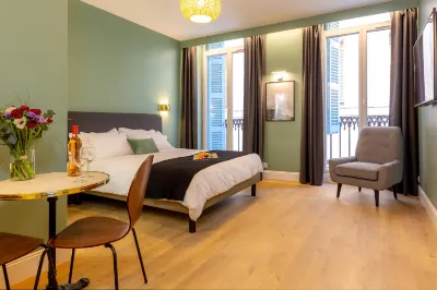 Les Appartements Chics du Vieux-Port Hotels near Sq. Notre Dame d'Afrique
