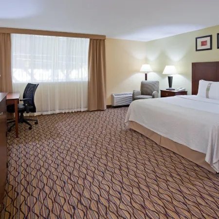 Holiday Inn BLMGTN ARPT SOUTH - MALL AREA by IHG