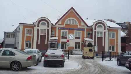 Tyumen Time Hotel (Тюмень Тайм) Отели рядом с достопримечательностью «Памятник бездомной собаке»