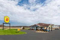 Super 8 by Wyndham Newcomerstown Hotels in Bucks Township