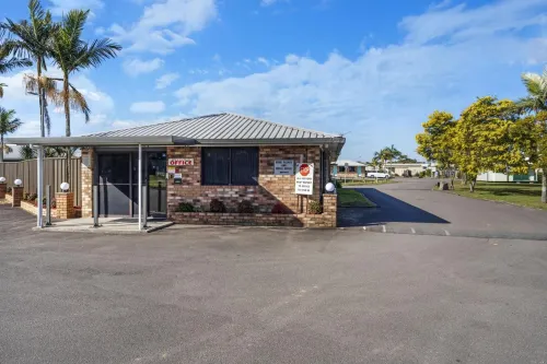 Palm Valley Motel - parking