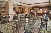 ホリデイ イン エクスプレス & スイーツ オーシャン スプリングス by IHG - 朝食