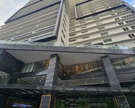 เดอะ เรสซิเดนซ์ แอท บีซีซีที โรงแรมในตากิก