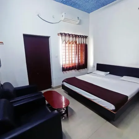 Savanur Deluxe Lodge