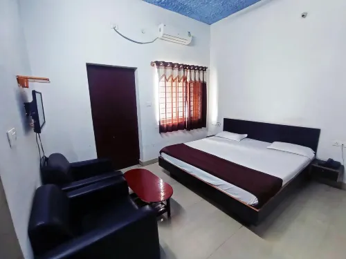 Savanur Deluxe Lodge - 2-Star
