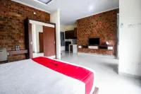 RedDoorz Plus Near Kualanamu Airport - Business