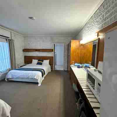 The Shamrock Hotel Balranald Rooms