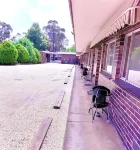 Tartan Motel, Yea - motel