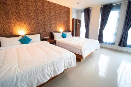 Hotel Grand Mandarin Singkawang Отели рядом с достопримечательностью «Mess Pemda»