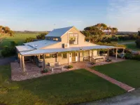 Bear Gully Coastal Cottages Hotels in Inverloch