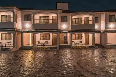 Treebo Five Elements, Lonavala Отели рядом с достопримечательностью «Шри Нарайяни Дхэм Темпл»