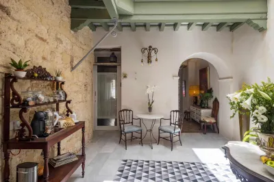 Casa Portus Gaditanus s XVIII Patio Andaluz