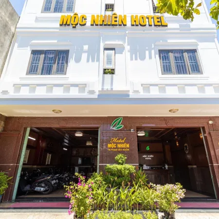 Moc Nhien Hotel Da Nang Отели рядом с достопримечательностью «Пляж Nam O»
