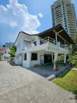 Little Heaven by Sky Hive, A Beach Front Bungalow Hotel a 