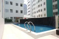 Modern 2Br Apartment at Pavilion Permata by Travelio - Swimmingpools