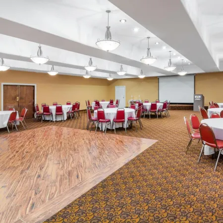 Days Inn & Suites by Wyndham Clovis Hotels in Clovis