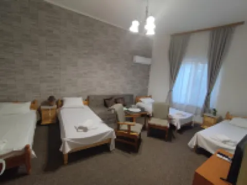 เดอะอิงลิชเกสท์เฮาส์