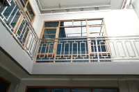 Tiray Homestay Syariah Yogyakarta Mitra RedDoorz فنادق في Ngemplak
